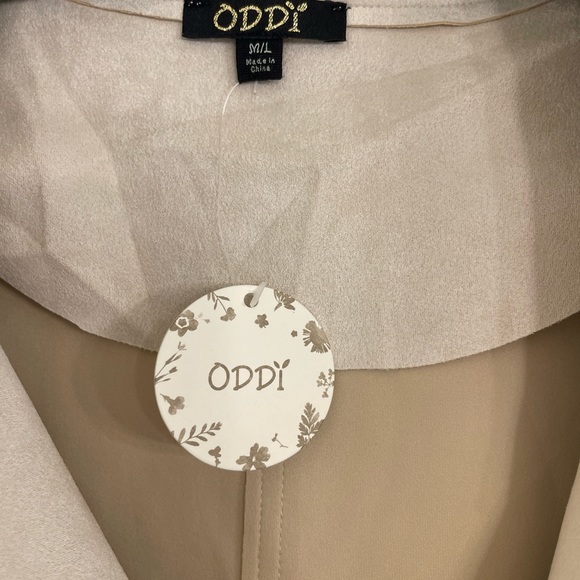 *NEW* Gorgeous and light weight.  Silver hardware! - Picture 3 of 11